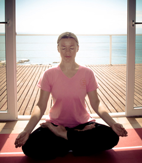 best yoga therapist that provides restorative yoga retreat in india